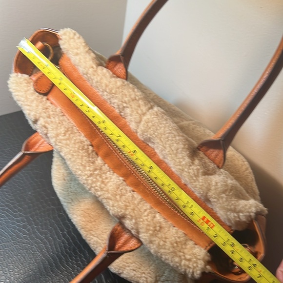 UGG SHEPSKIN TOTE BAG - Picture 5 of 7